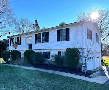 11 Reservoir Rd Cumberland, RI 02864