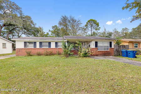 1321 Gailwood CIR N Jacksonville, FL 32218