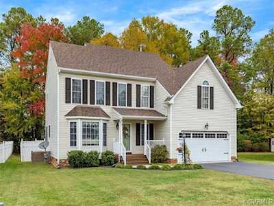 518 Greenside Ct Chester, VA 23836