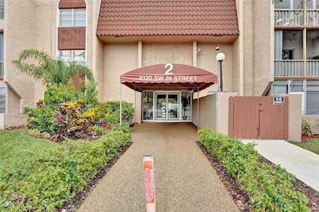 8120 SW 24th St #304 North Lauderdale, FL 33068