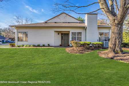 368 Sunshine Ct Englishtown, NJ 07726