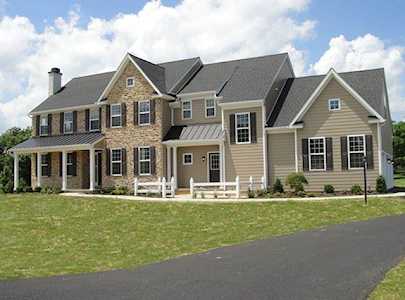 2615 Long Ridge Dr Hellertown, PA 18055