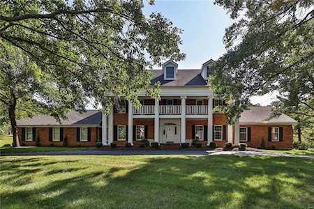 1005 Cabernet Dr Town And Country, MO 63017