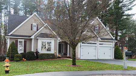18 Canterbury Ct Salem, NH 03079