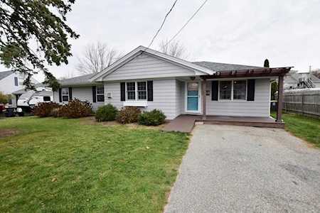 20 Crestview Ave Somerset, MA 02725