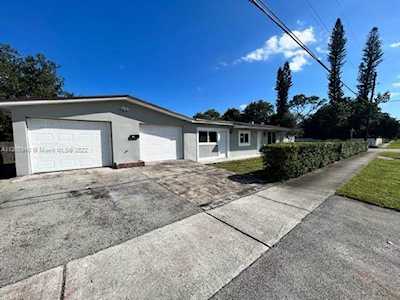 1590 SW 31st Ave Fort Lauderdale, FL 33312