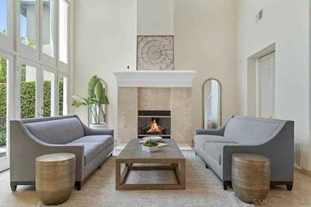 9678 Claiborne Square La Jolla, CA 92037