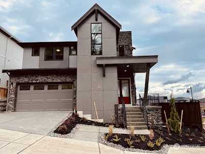 508 Glacier Peak Dr NW Issaquah, WA 98027