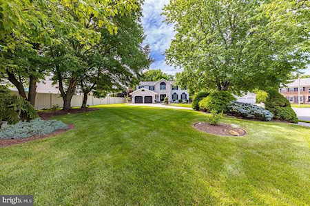 27 Stonehenge Dr Sewell, NJ 08080