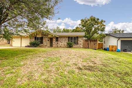 209 Town Creek Drive Euless, TX 76039