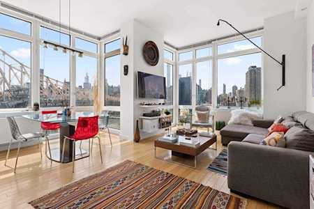 415 Main St #PH2F New York, NY 10044