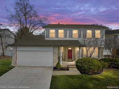 42448 Park Ridge Novi, MI 48375