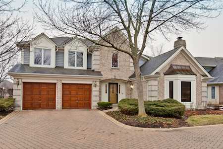327 Rivershire Ct Lincolnshire, IL 60069