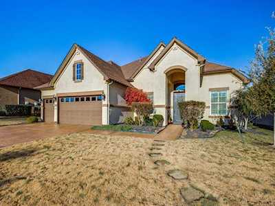 8716 Crestview Drive Denton, TX 76207