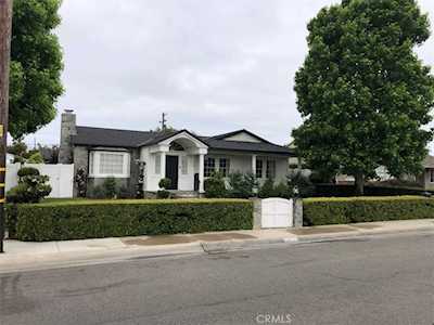 423 Broadway Costa Mesa, CA 92627