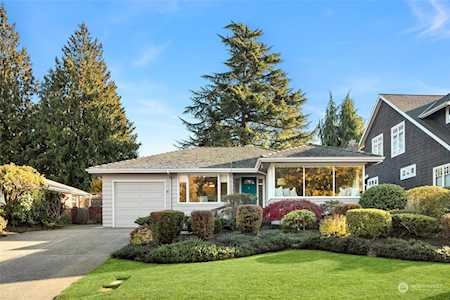 8210 Fairway Dr NE Seattle, WA 98115