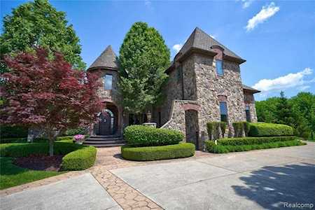 8251 Pine Hollow Trail Grand Blanc Twp, MI 48439