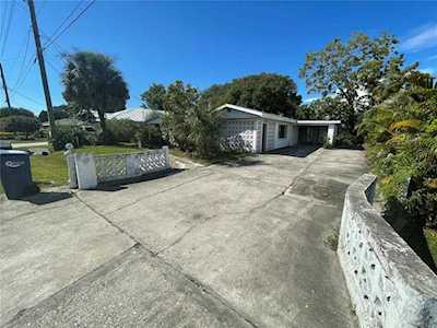 624 30th St E Palmetto, FL 34221