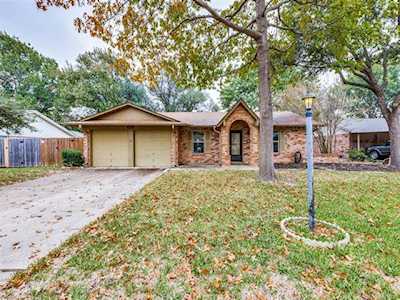 1213 Cozby Street E Benbrook, TX 76126