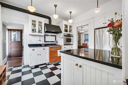 1009 Summit Ave E Seattle, WA 98102