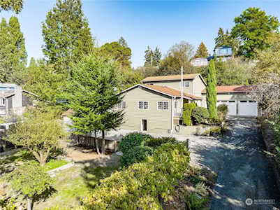 11060 24th Place SW Seattle, WA 98146