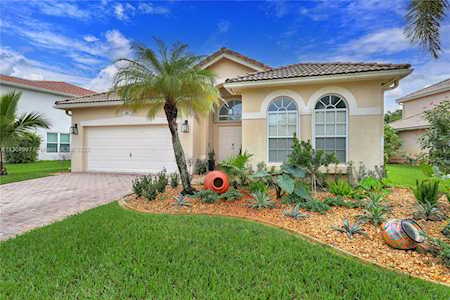 649 SW 168 Way Pembroke Pines, FL 33027