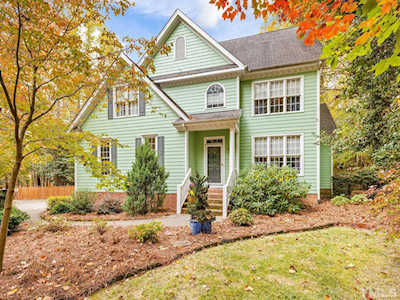 8132 Robincrest Court Fuquay Varina, NC 27526