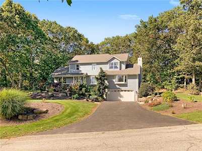 26 Rollingwood Dr Johnston, RI 02919