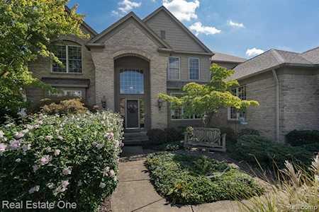 726 Loggers Rochester, MI 48307