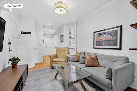 218 E 82nd St #2FW New York, NY 10028
