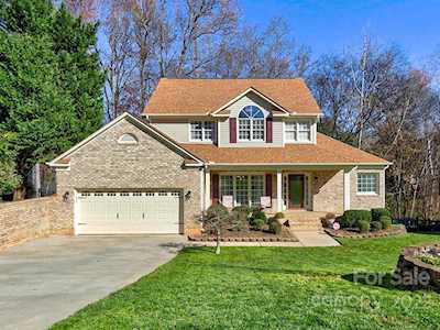 17202 Cambridge Grove Dr Huntersville, NC 28078