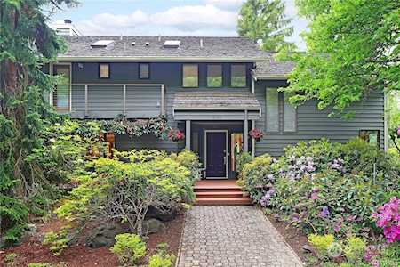 8305 44th Ave SW Seattle, WA 98136