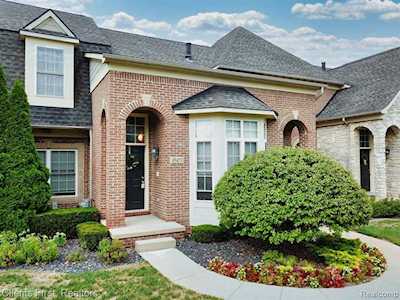45473 N Stonewood Rd Canton Twp, MI 48187