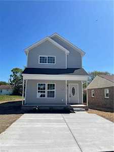 104 S Lloyd St Suffolk, VA 23434