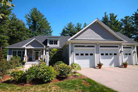 32 Parmenter Rd Londonderry, NH 03053