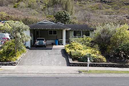 693 Hahaione Street Honolulu, HI 96825