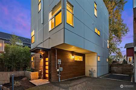 2838 A SW Genesee St Seattle, WA 98126