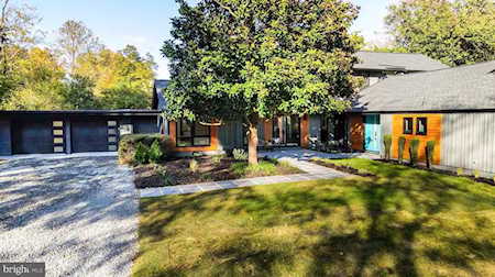 5201 Prestwick Dr Fairfax, VA 22030
