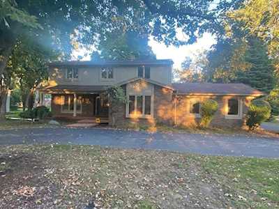 28907 Rockledge Dr Farmington Hills, MI 48334