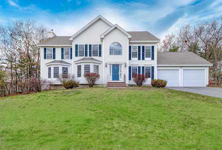 57 Stonepost Rd Pelham, NH 03076