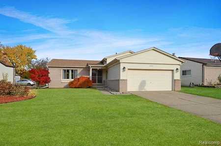 39620 Byers Sterling Heights, MI 48310