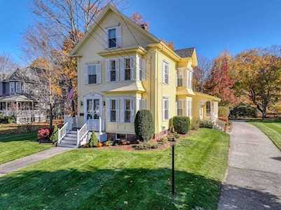39 Fletcher Rd Bedford, MA 01730