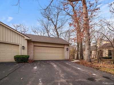 1153 Timberview Trl Bloomfield Twp, MI 48304