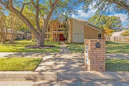 3809 Cambridge Circle E Bedford, TX 76021