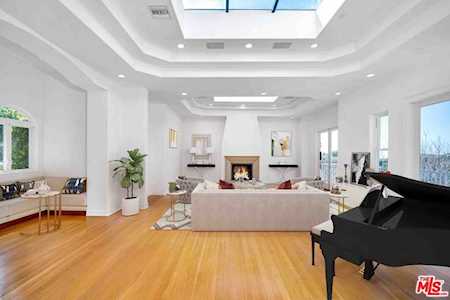1939 Stradella Rd Los Angeles, CA 90077