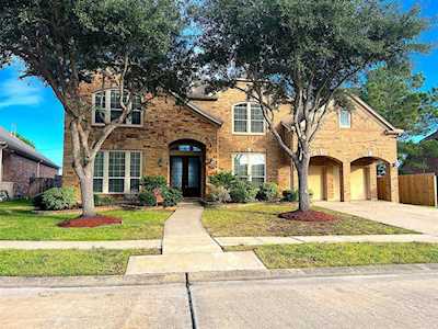 2703 Raven Ridge Dr Pearland, TX 77584