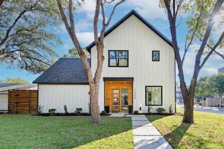1300 Francis Street Carrollton, TX 75006