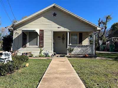 907 Rockwall Street Mckinney, TX 75069