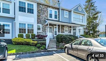 10 Terrier Ct Tinton Falls, NJ 07712