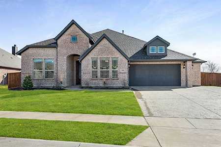 1045 Elmwood Drive Justin, TX 76247